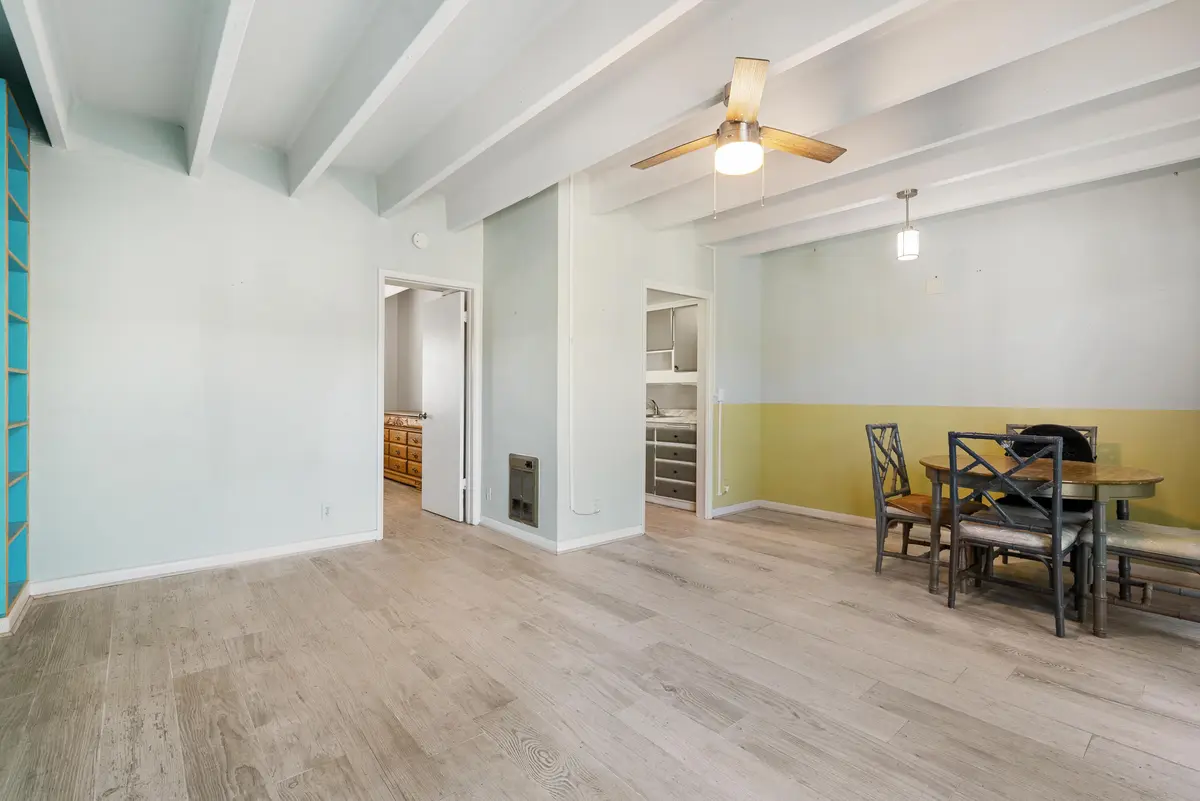 living room at 702 N Federal Highway B4, Lake Worth Beach