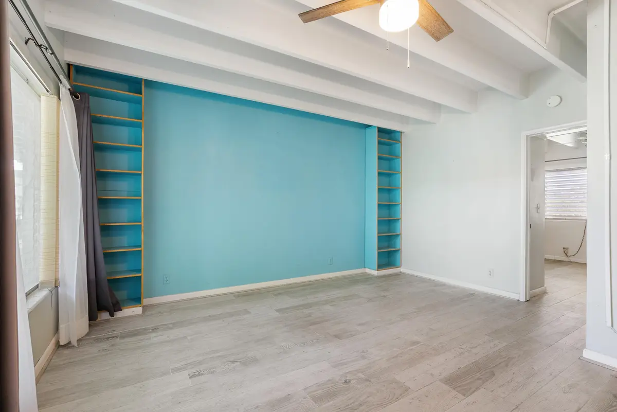 living room at 702 N Federal Highway B4, Lake Worth Beach