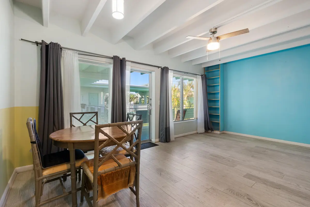 living room at 702 N Federal Highway B4, Lake Worth Beach