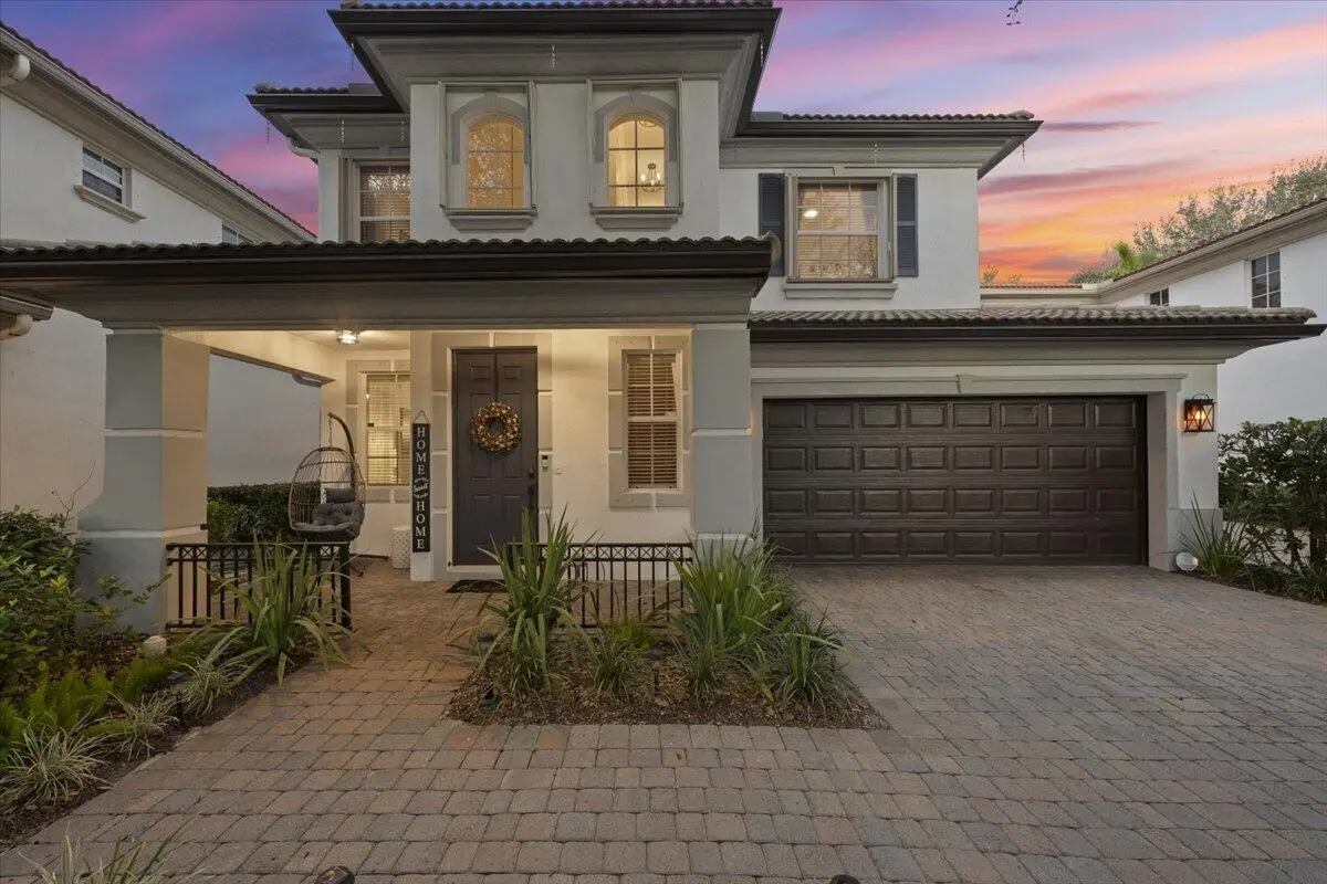 Beautifully Renovated Home at 627 Castle Drive, Palm Beach Gardens
