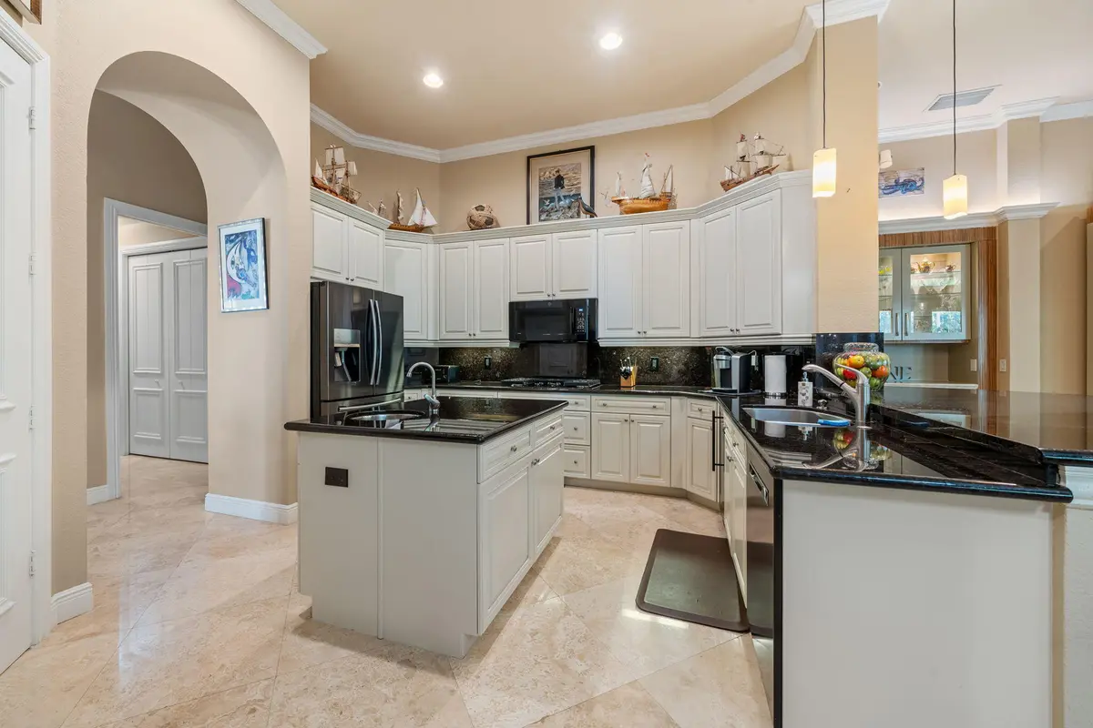 36-web-or-mls-DSC08157 at 10710 Versailles Boulevard, Wellington