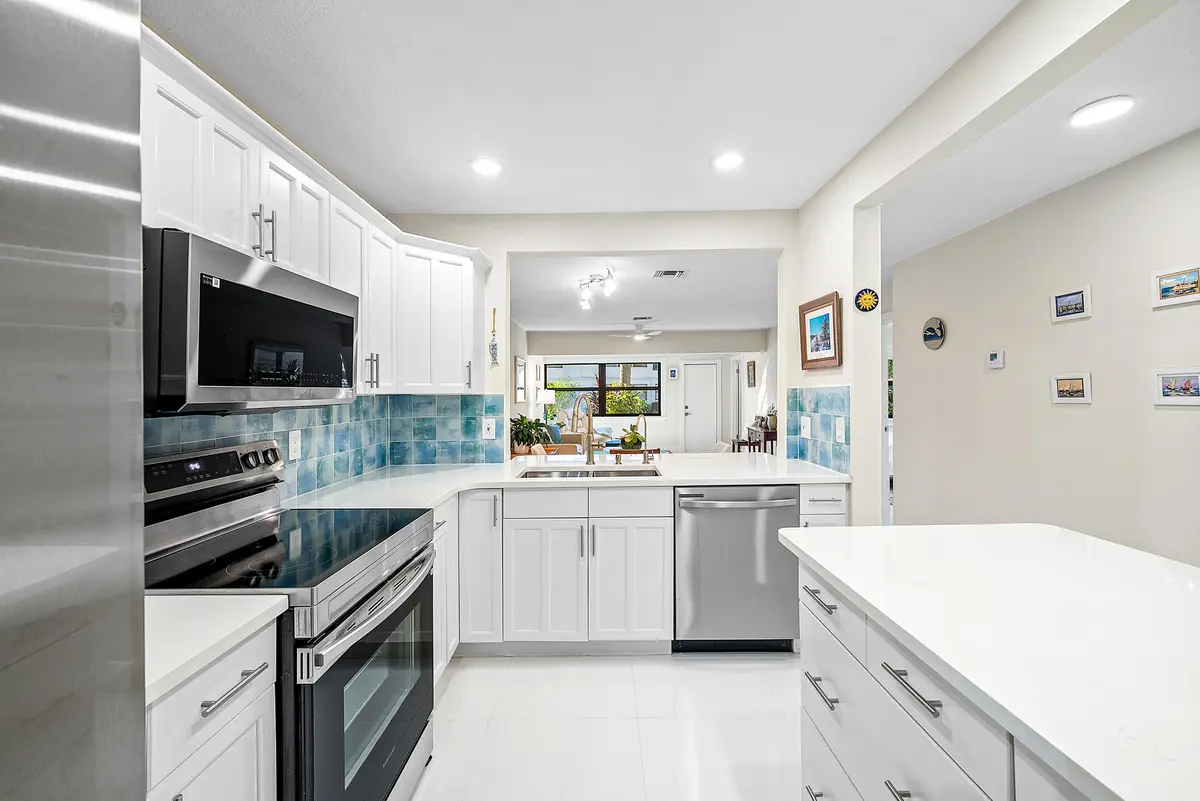 Quartz Kitchen at 2016 SW 29th Court 5b1, Delray Beach