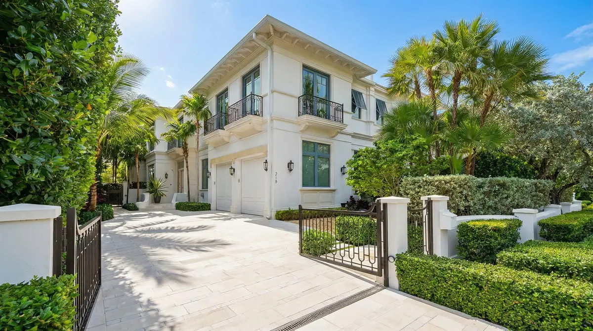 02-Front at 218 Brazilian Avenue, Palm Beach