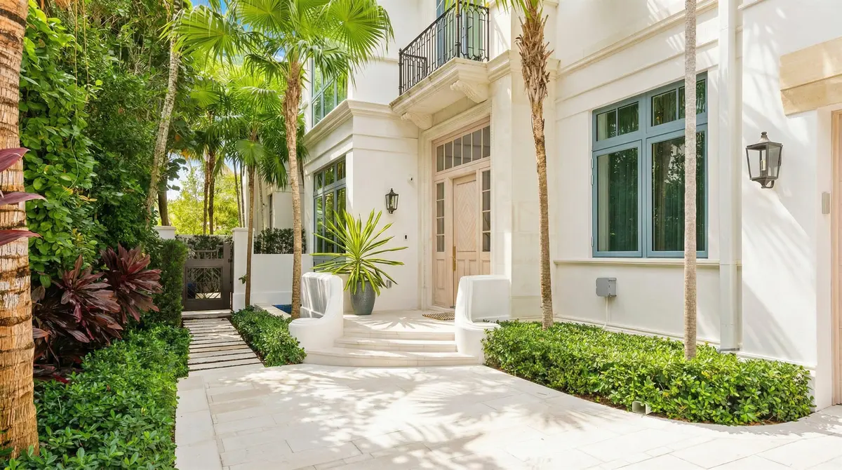 04-Front at 218 Brazilian Avenue, Palm Beach