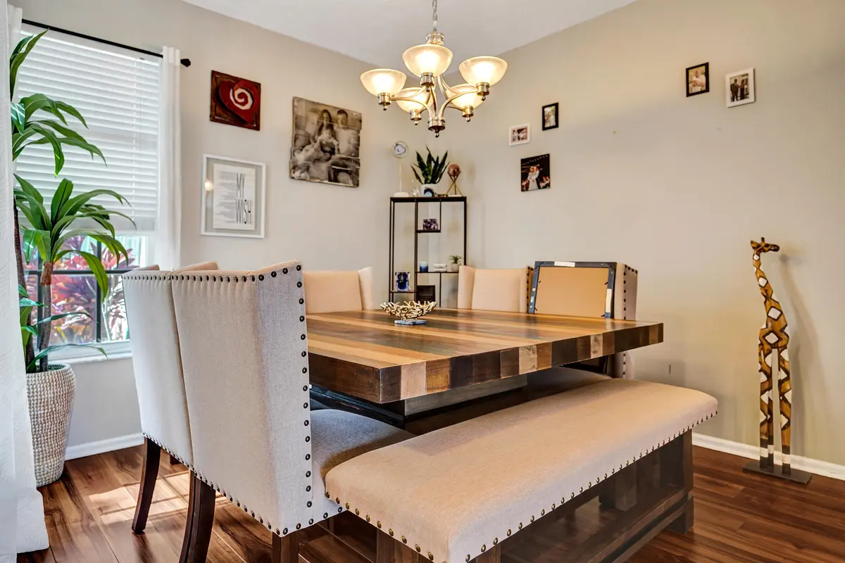 Dining at 7340 Providence Road, Boynton Beach