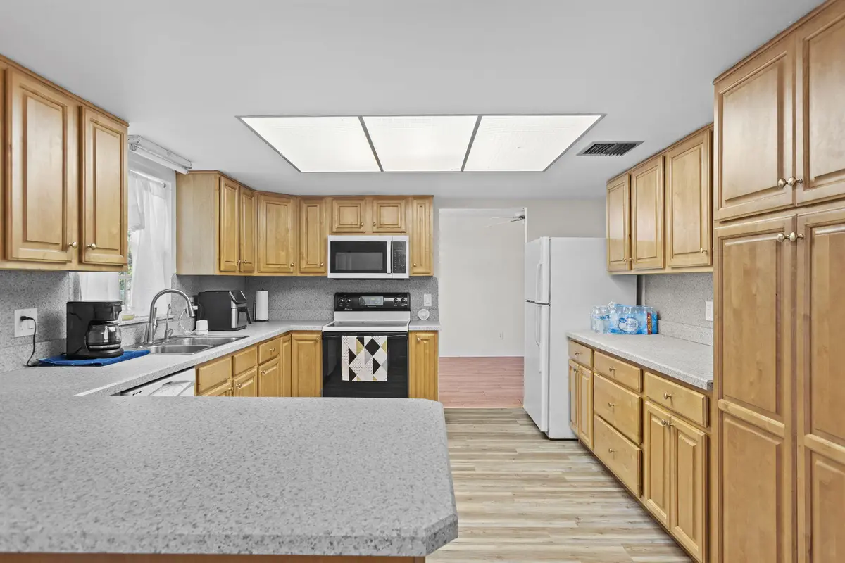 7-web-or-mls-0V8A6881 at 2902 Grove Drive, Fort Pierce