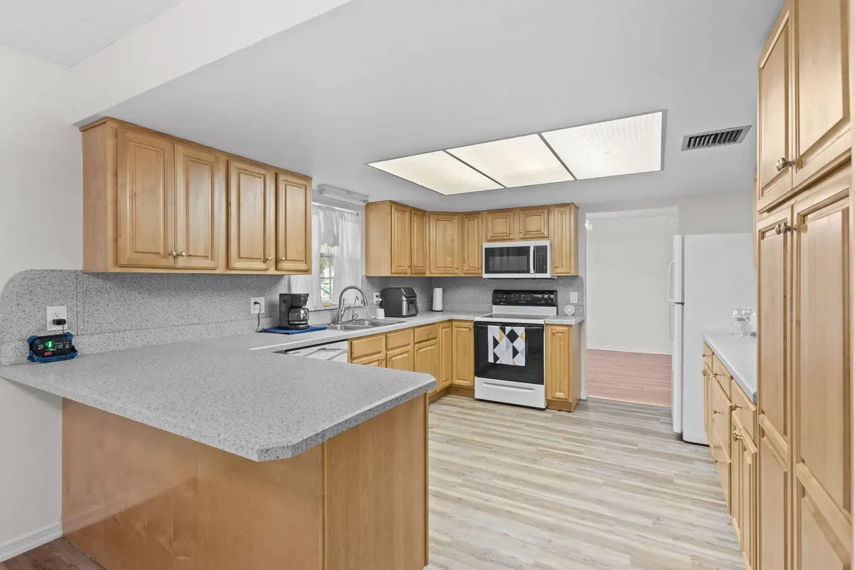 8-web-or-mls-0V8A6886 at 2902 Grove Drive, Fort Pierce