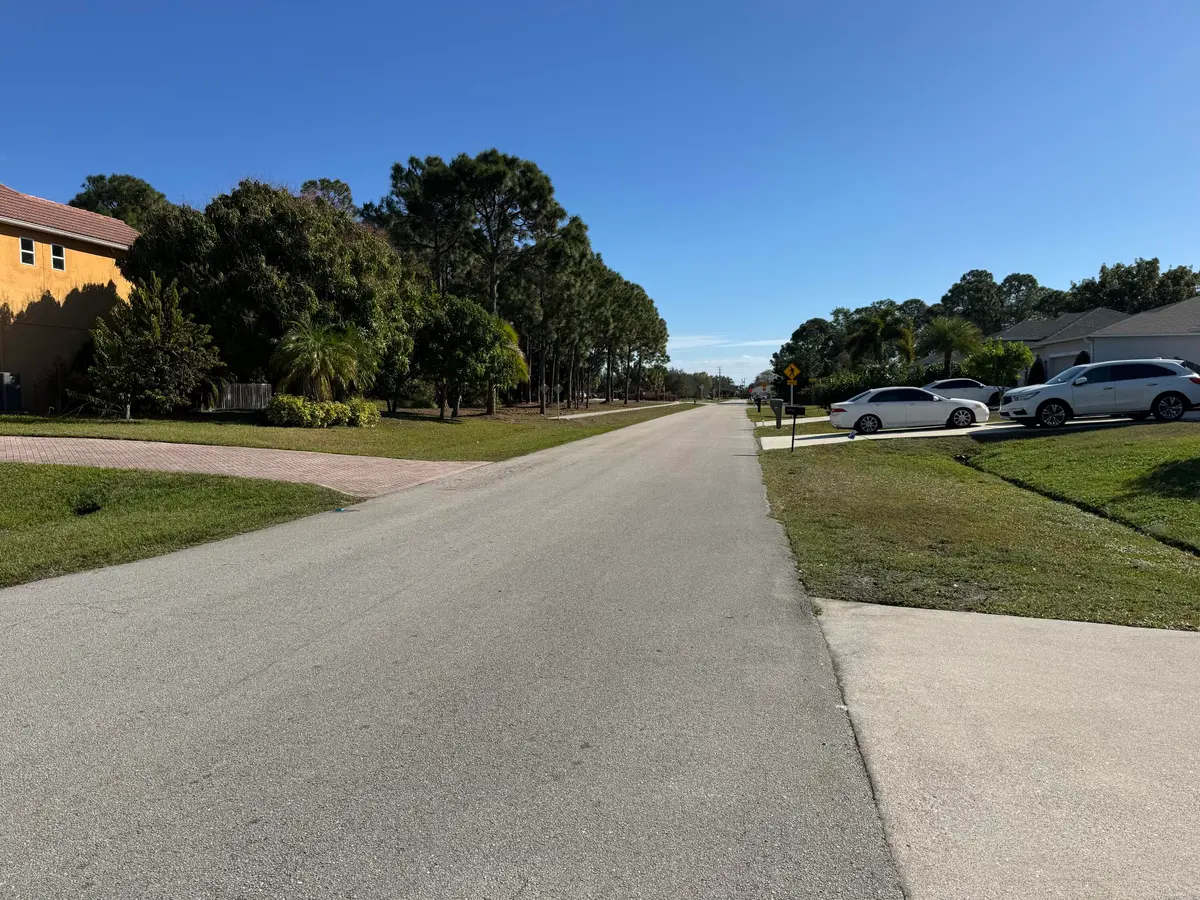 Street at 1538 SW Calmar Avenue, Port St. Lucie