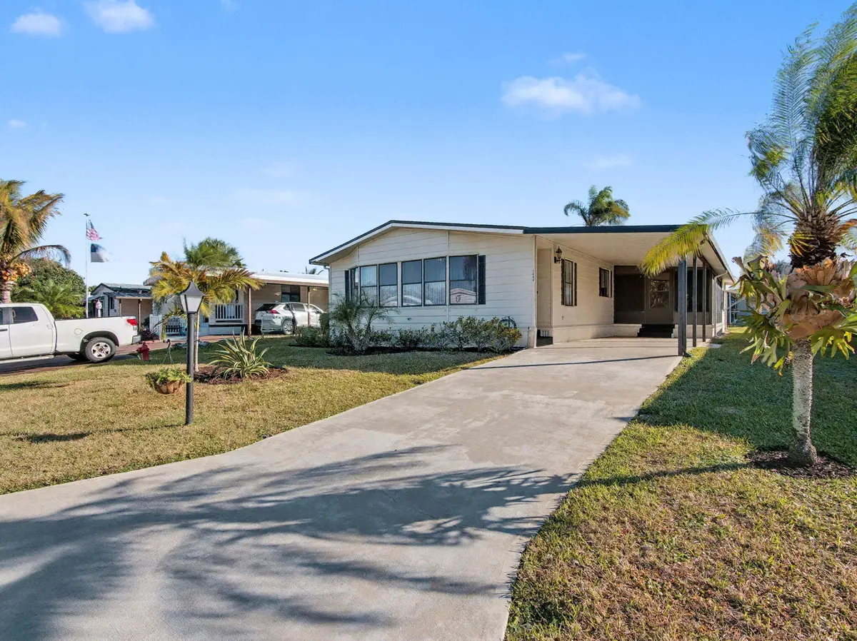 20-web-or-mls-002 (3) at 7843 SE Saratoga Drive, Hobe Sound
