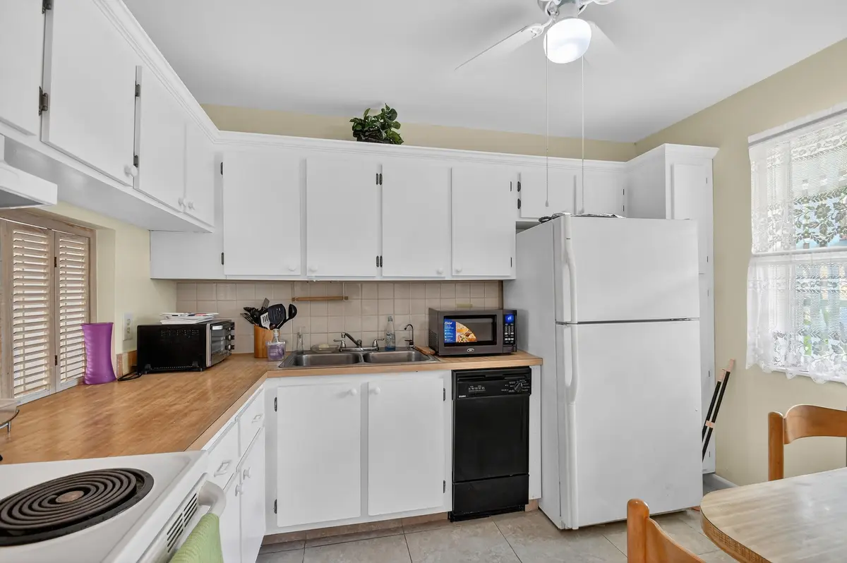 PIC4 at 113 Lake Olive Drive 113, West Palm Beach
