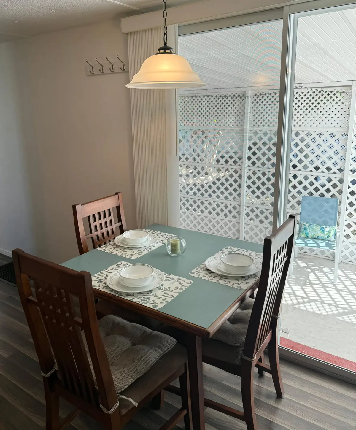 Dining at 8121 SE Skylark Avenue, Hobe Sound