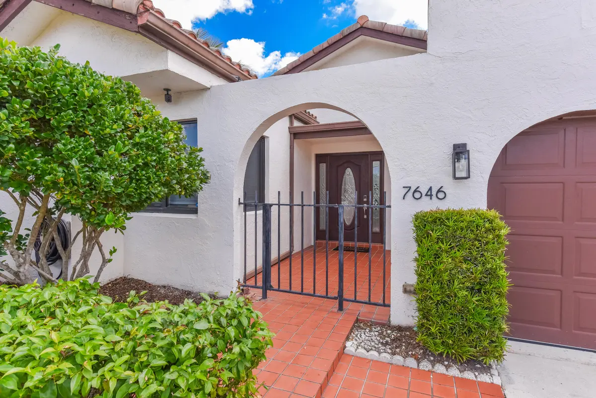 Entry at 7646 Solimar Circle, Boca Raton