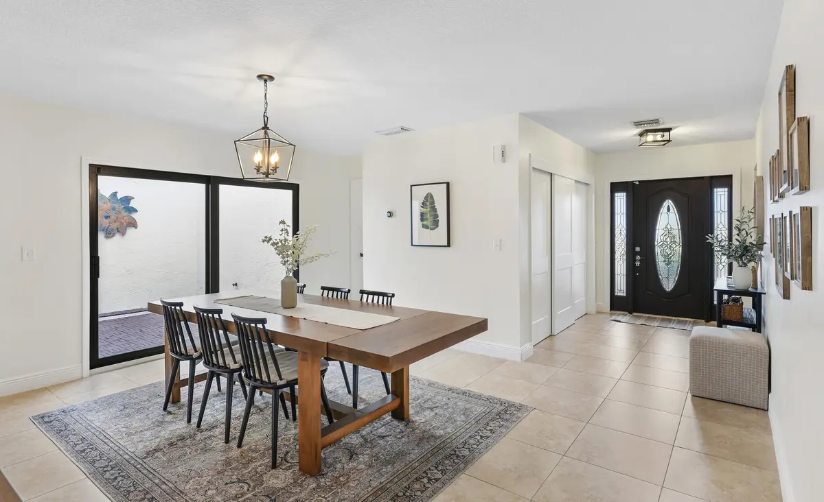 Dining at 7646 Solimar Circle, Boca Raton