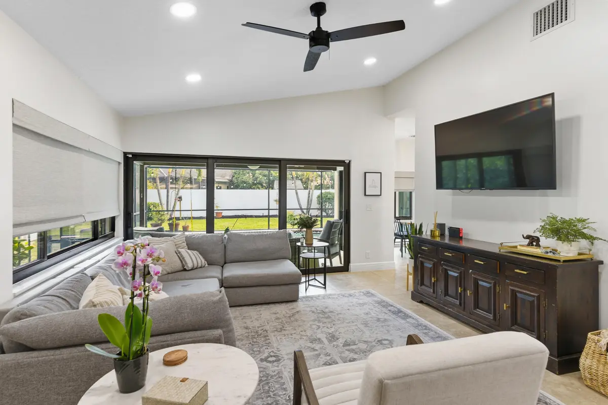 Living 2 at 7646 Solimar Circle, Boca Raton