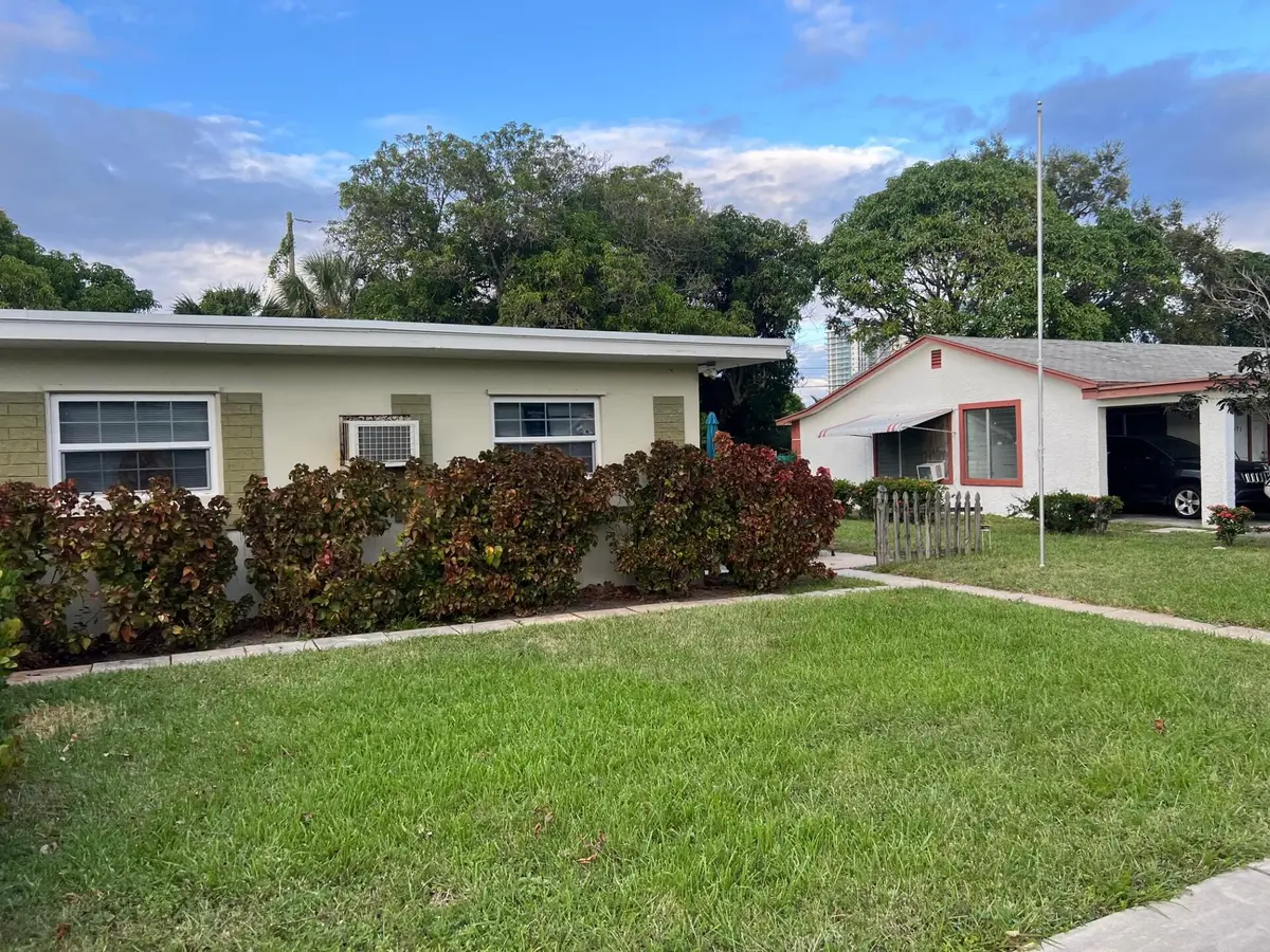 front at 182 W 34th Street 1, Riviera Beach