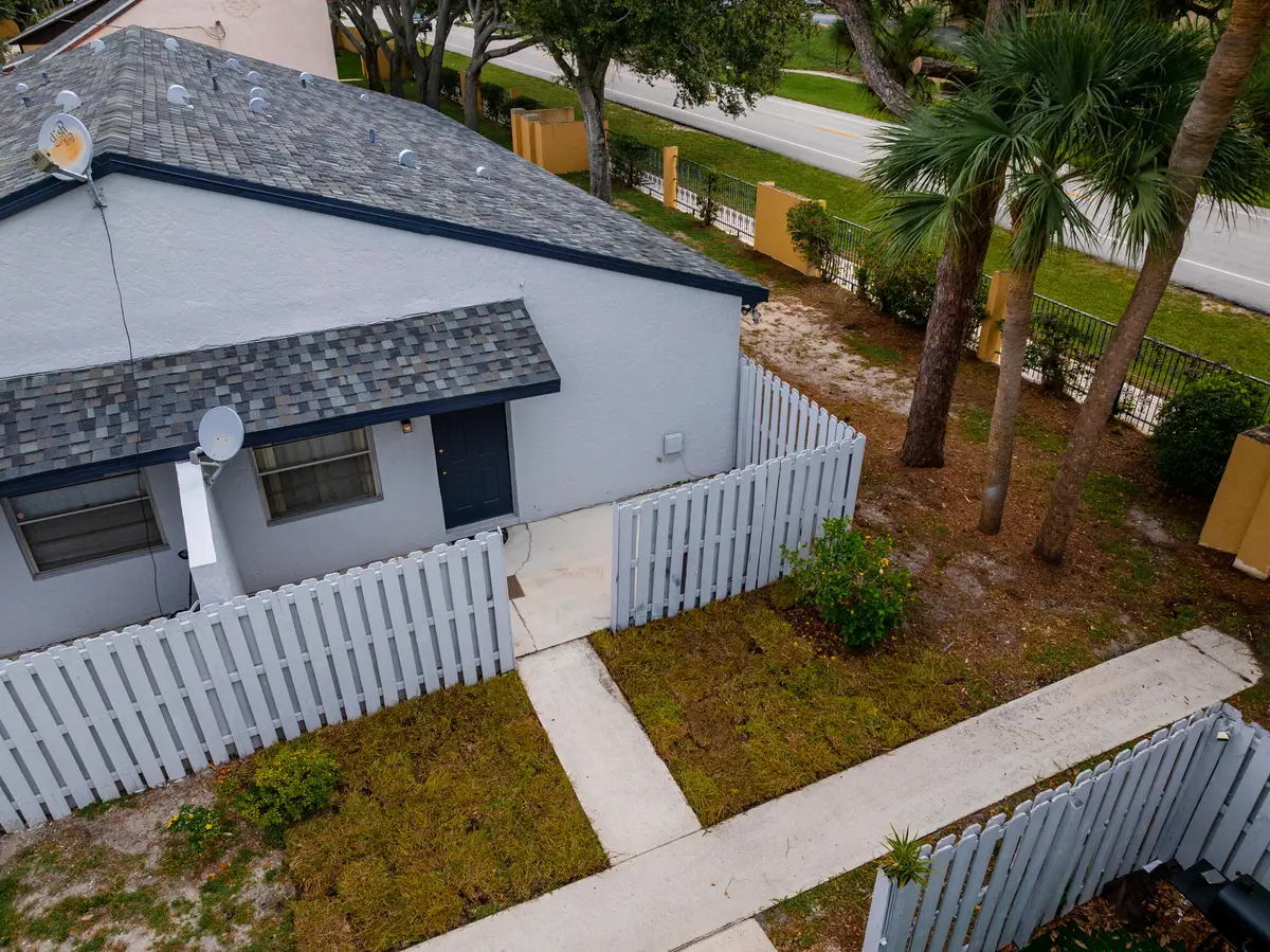 240822_BlaisMedia&Marketing_Blais_2007Ol at 2007 Oleander Boulevard Apt D, Fort Pierce