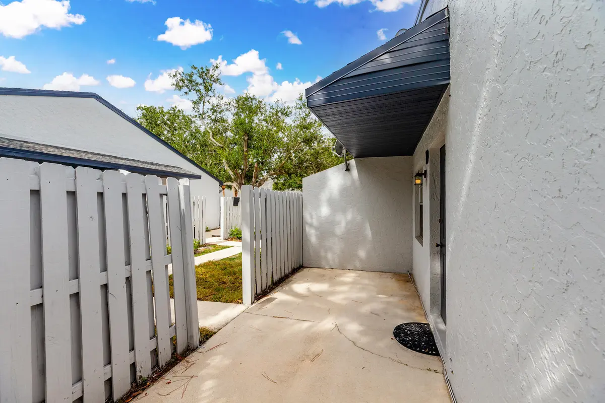 240822_BlaisMedia&Marketing_Blais_2007Ol at 2007 Oleander Boulevard Apt D, Fort Pierce
