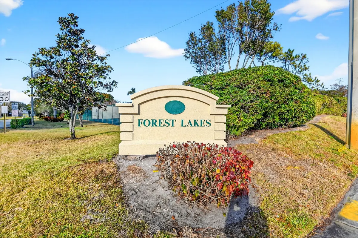 Forest Lakes Subdivion at 1545 W Forest Lakes Circle B, West Palm Beach
