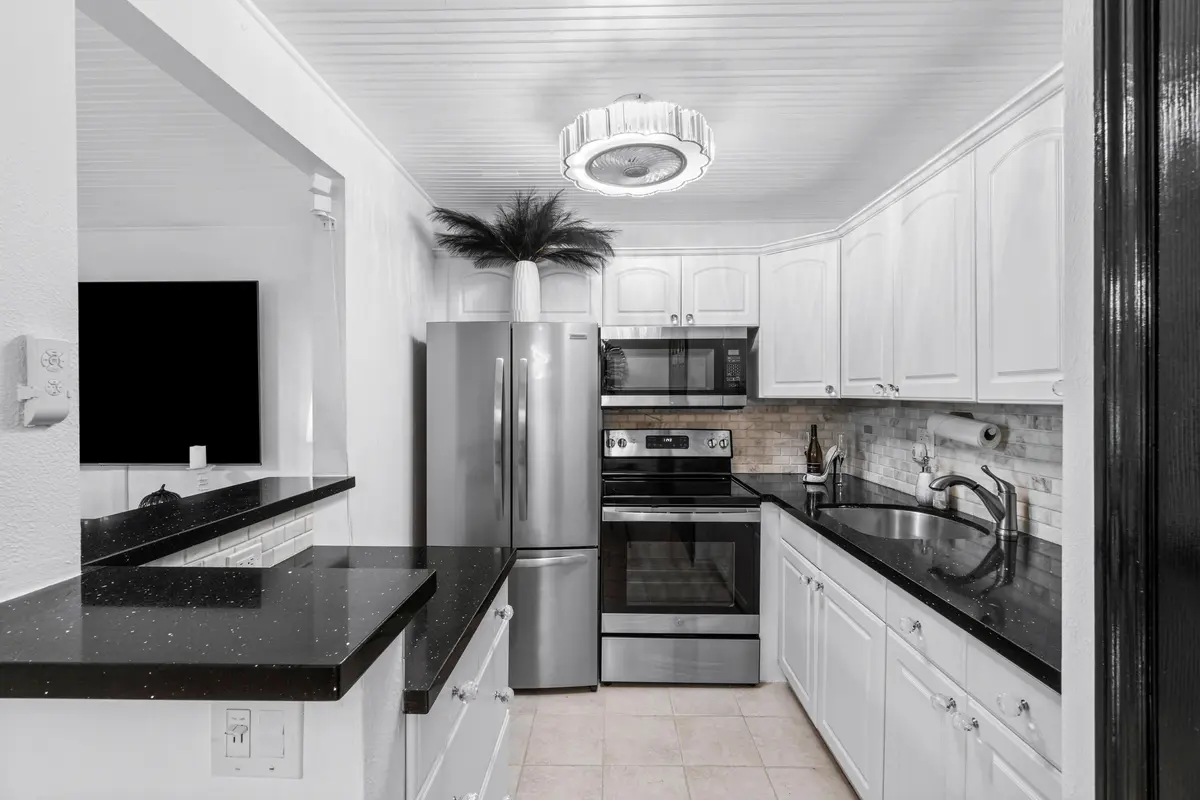 Kitchen 2 at 340 Horizons 102, Boynton Beach