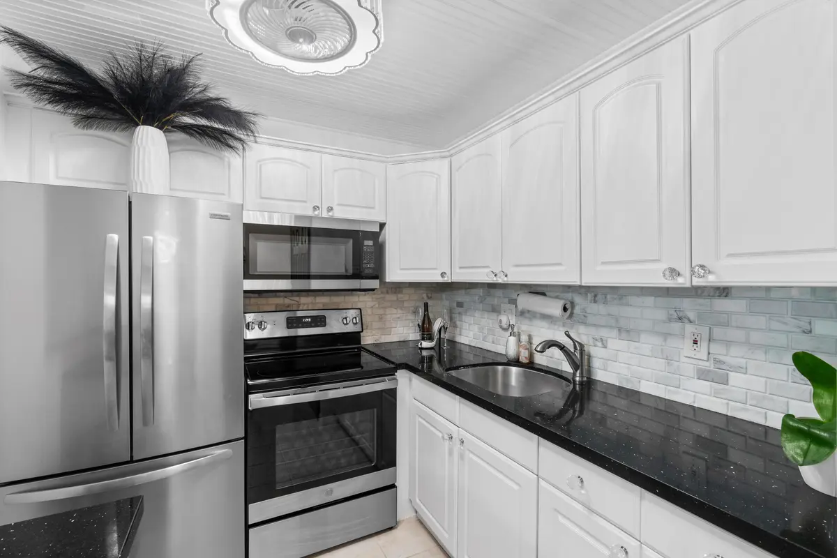 Kitchen 3 at 340 Horizons 102, Boynton Beach