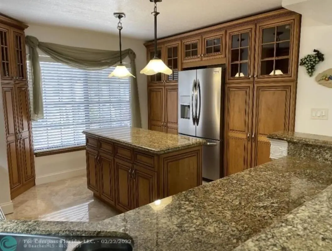 Kitchen Island at 7485 Glendevon Lane 1108, Delray Beach