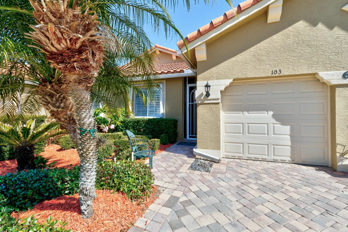 Front of House at 6515 Oxford Circle 103, Vero Beach