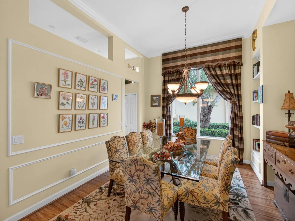 Dining at 8918 First Tee Road, Port St. Lucie