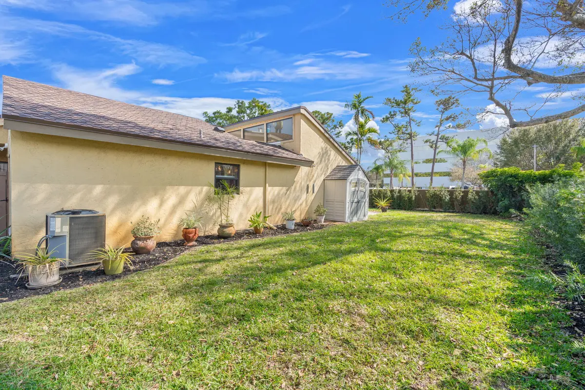 Side Yard at 2046 Deer Creek Woodlands Place, Deerfield Beach