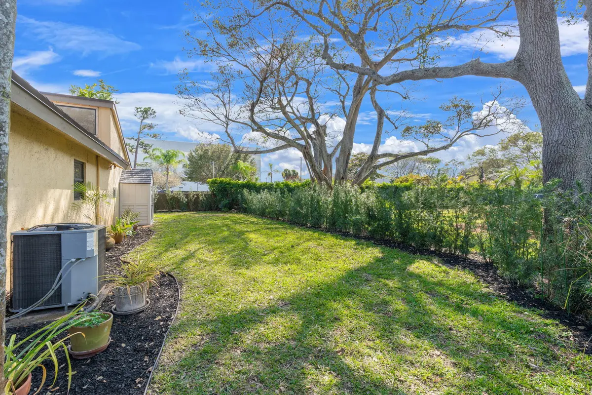 Side Yard at 2046 Deer Creek Woodlands Place, Deerfield Beach