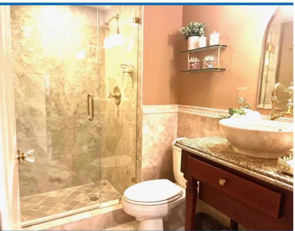 Guest Bath w/shower at 7485 Glendevon Lane 1108, Delray Beach