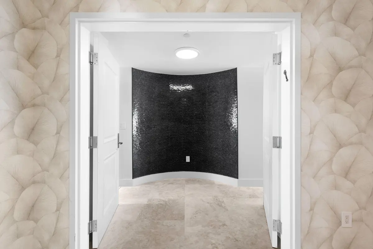 Entry at 3101 S Ocean Drive 1807, Hollywood