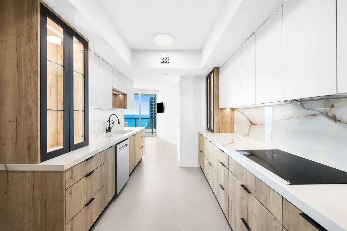 Kitchen at 3101 S Ocean Drive 1807, Hollywood