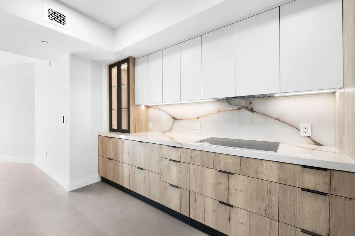 Kitchen at 3101 S Ocean Drive 1807, Hollywood