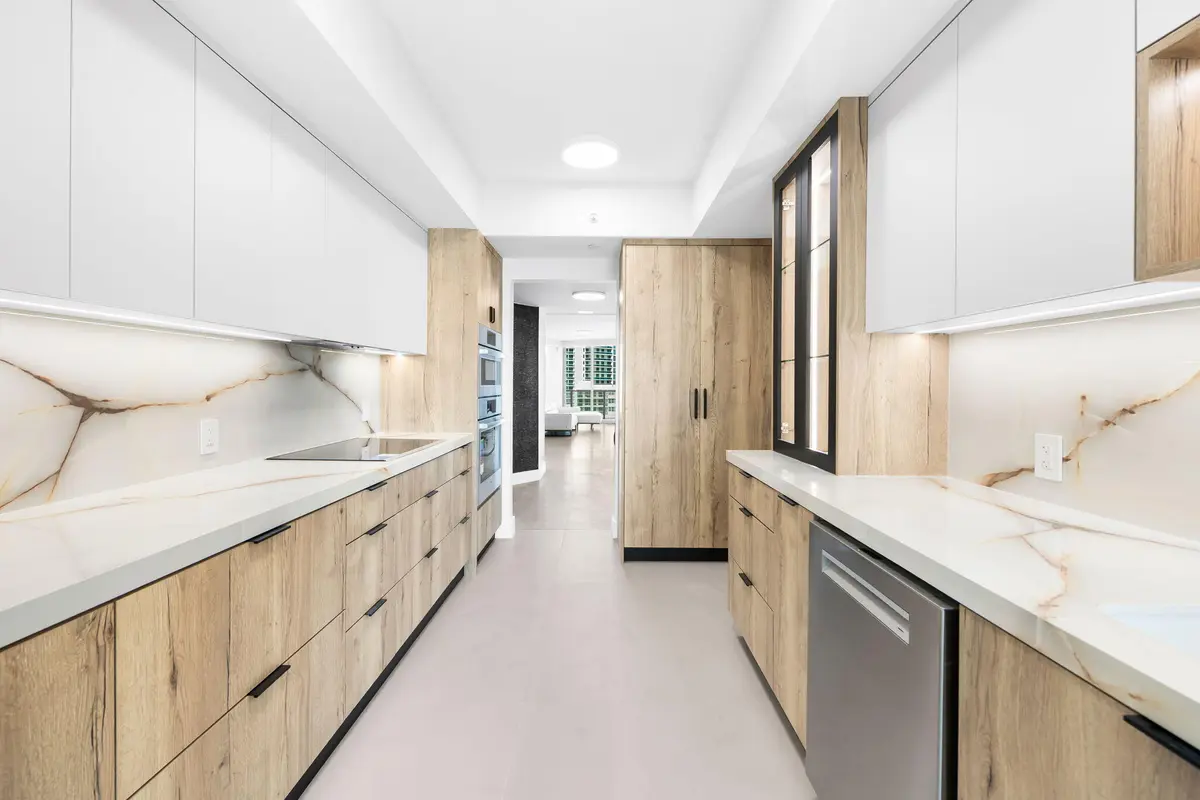 Kitchen at 3101 S Ocean Drive 1807, Hollywood