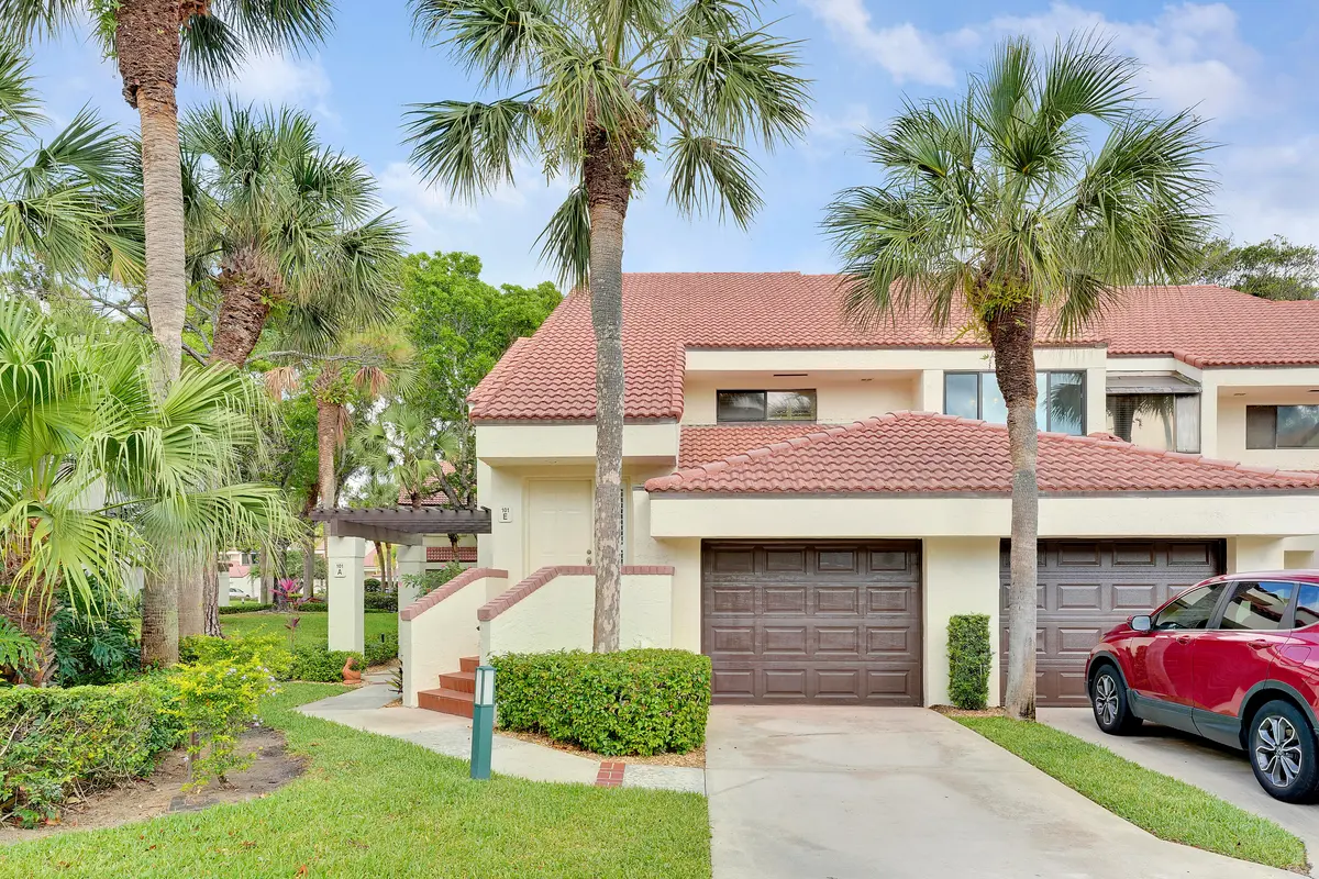 front exterior at 101 Sea Oats Drive E, Juno Beach