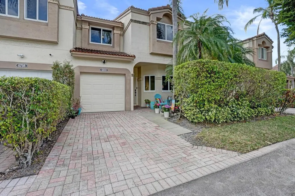 Sophisticated Towhouse at 6800 Via Regina, Boca Raton