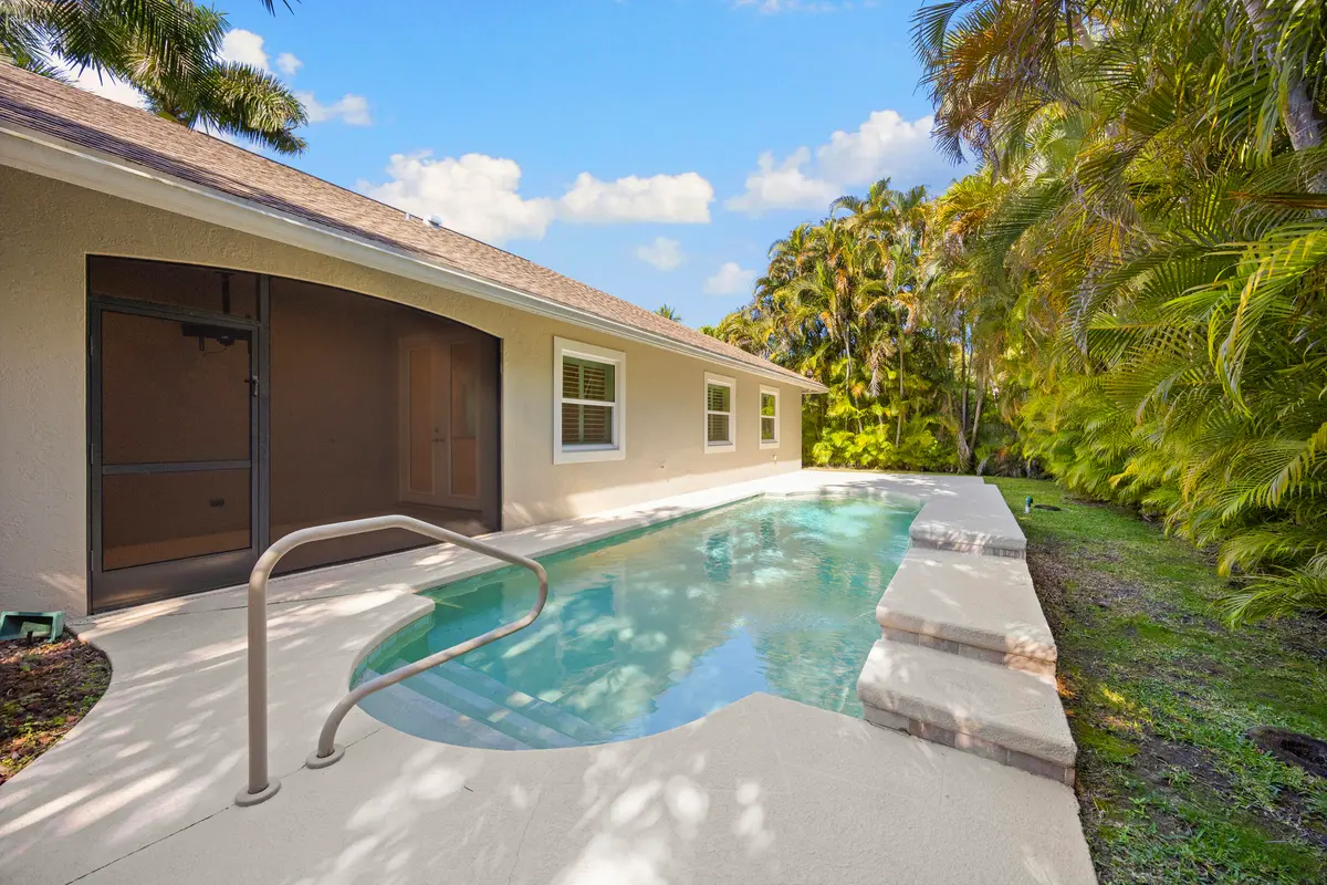 1558 Farmington Ave at 1558 Farmington Avenue, Wellington