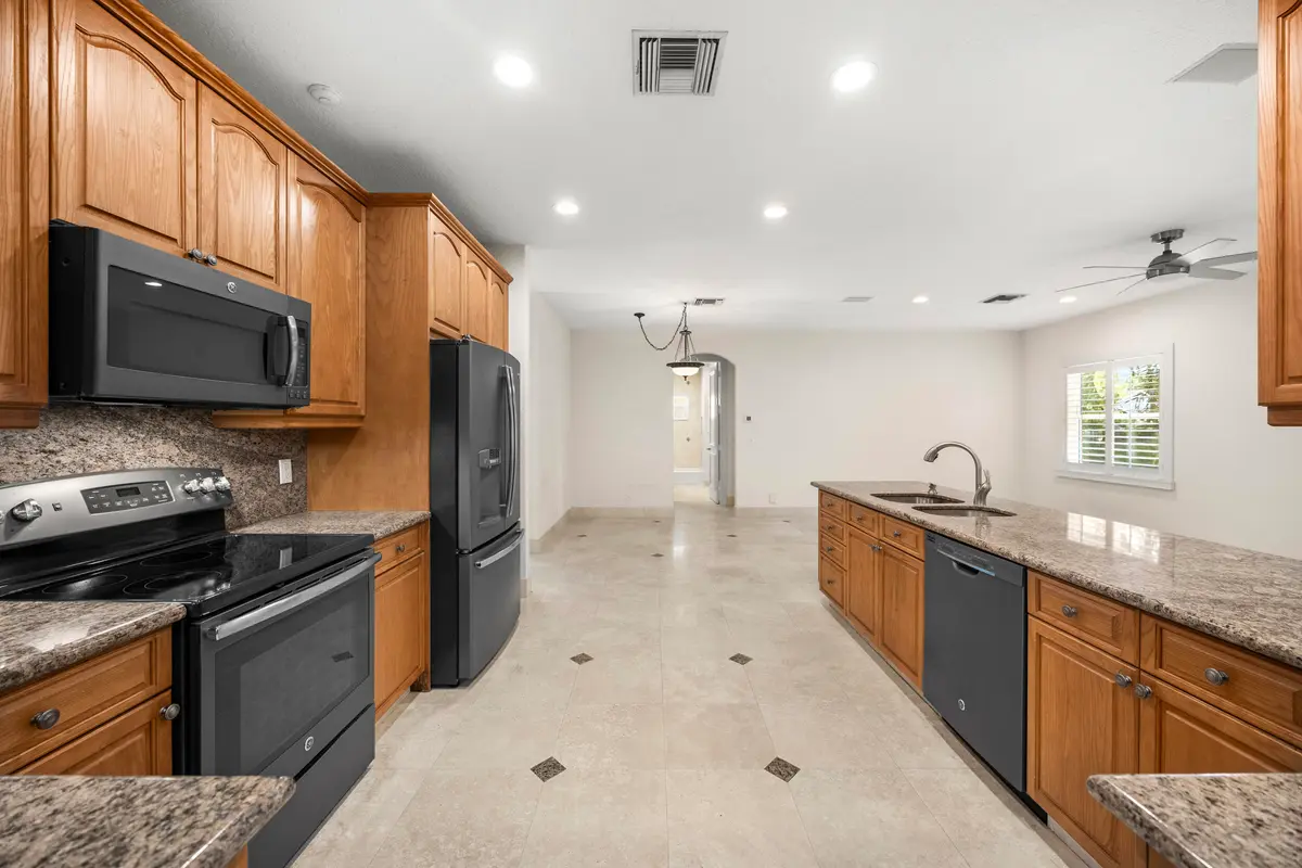 1558 Farmington Ave at 1558 Farmington Avenue, Wellington