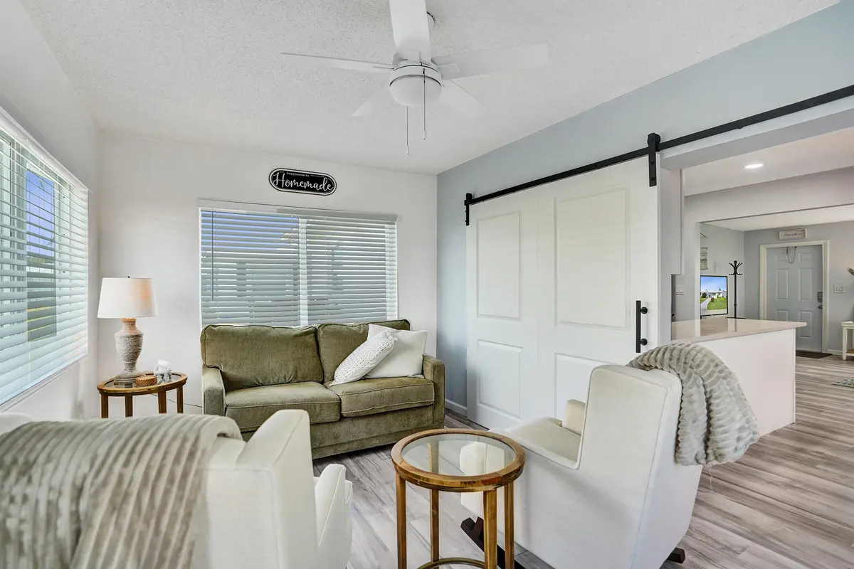 Flex Room with Barn Doors at 901 SW 6th Avenue, Boynton Beach