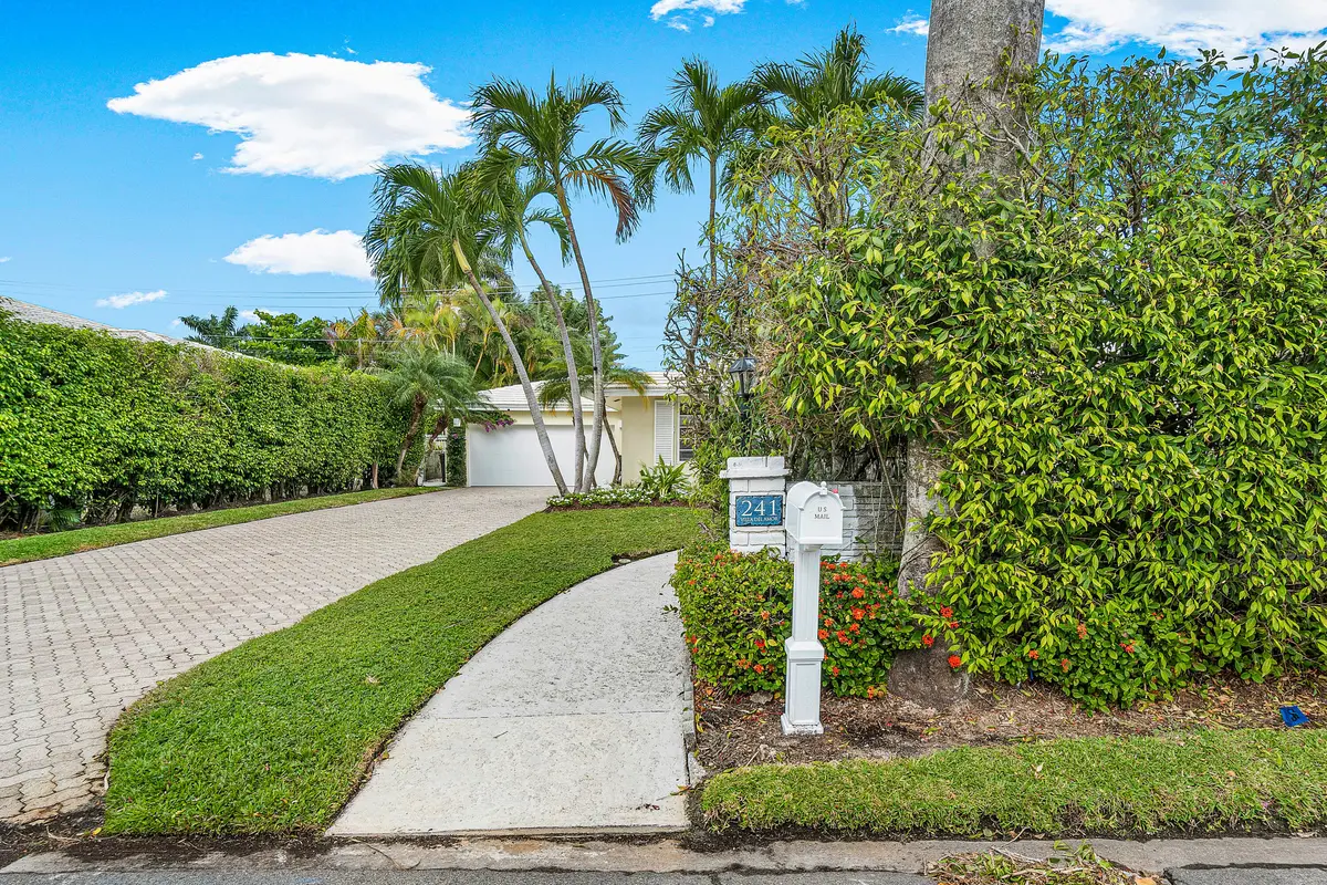 Plenty of parking at 241 List Road, Palm Beach