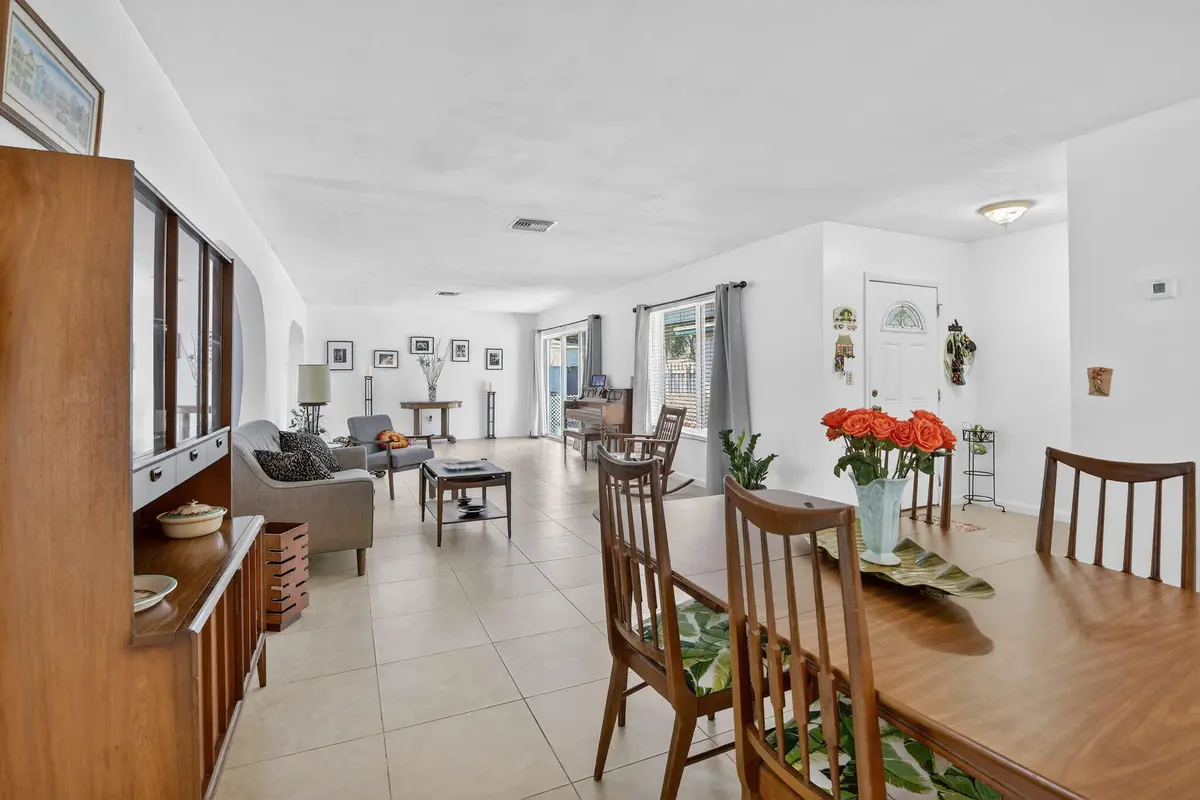 6-web-or-mls-_A7A7052 at 882 Azalea Court, Plantation