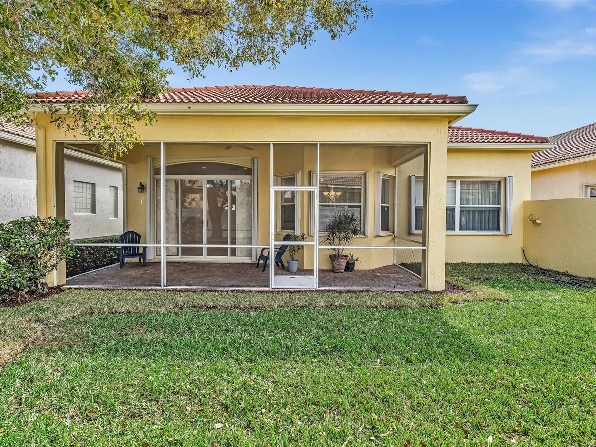 Yard Space at 15299 Fiorenza Circle, Delray Beach