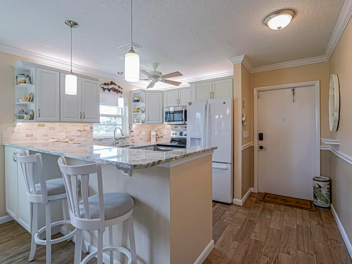 Kitchen bar at 56 Woodland Drive 201, Vero Beach