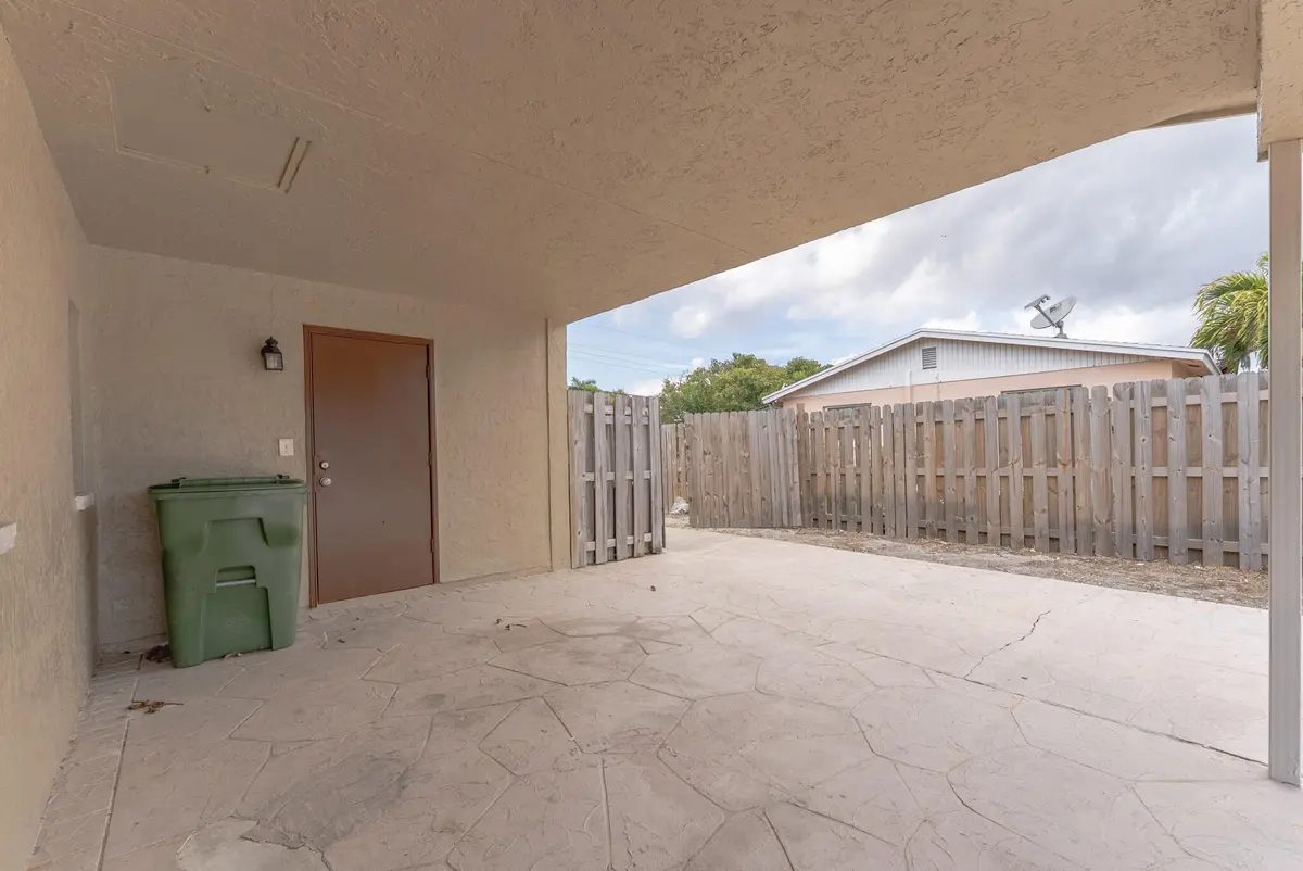 Carport at 425 Palo Alto Drive, Palm Springs