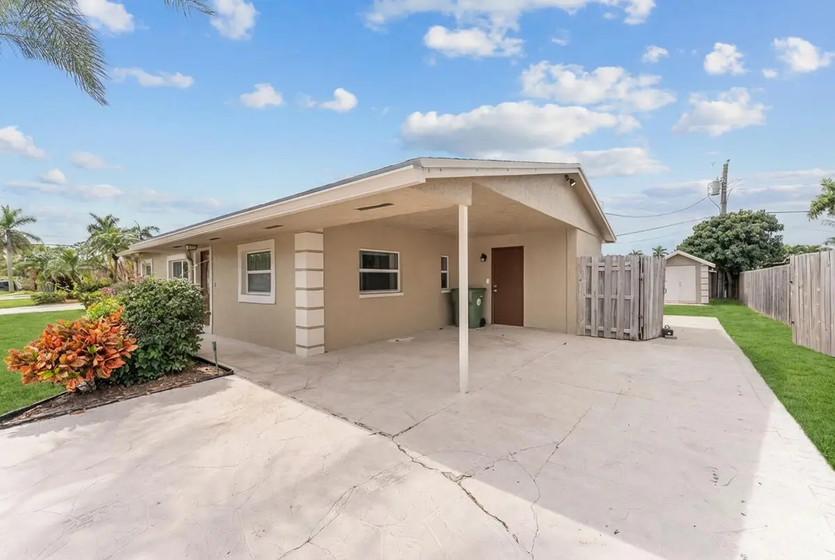 Carport & boat/rv parking at 425 Palo Alto Drive, Palm Springs