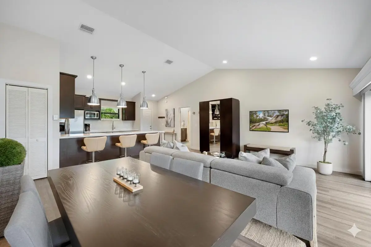 Living Edited at 11863 Wimbledon Circle 542, Wellington