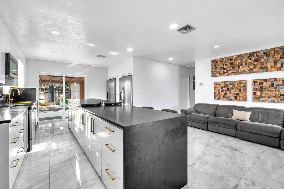 50-web-or-mls-DSC_7655 at 7151 Taft Street, Hollywood
