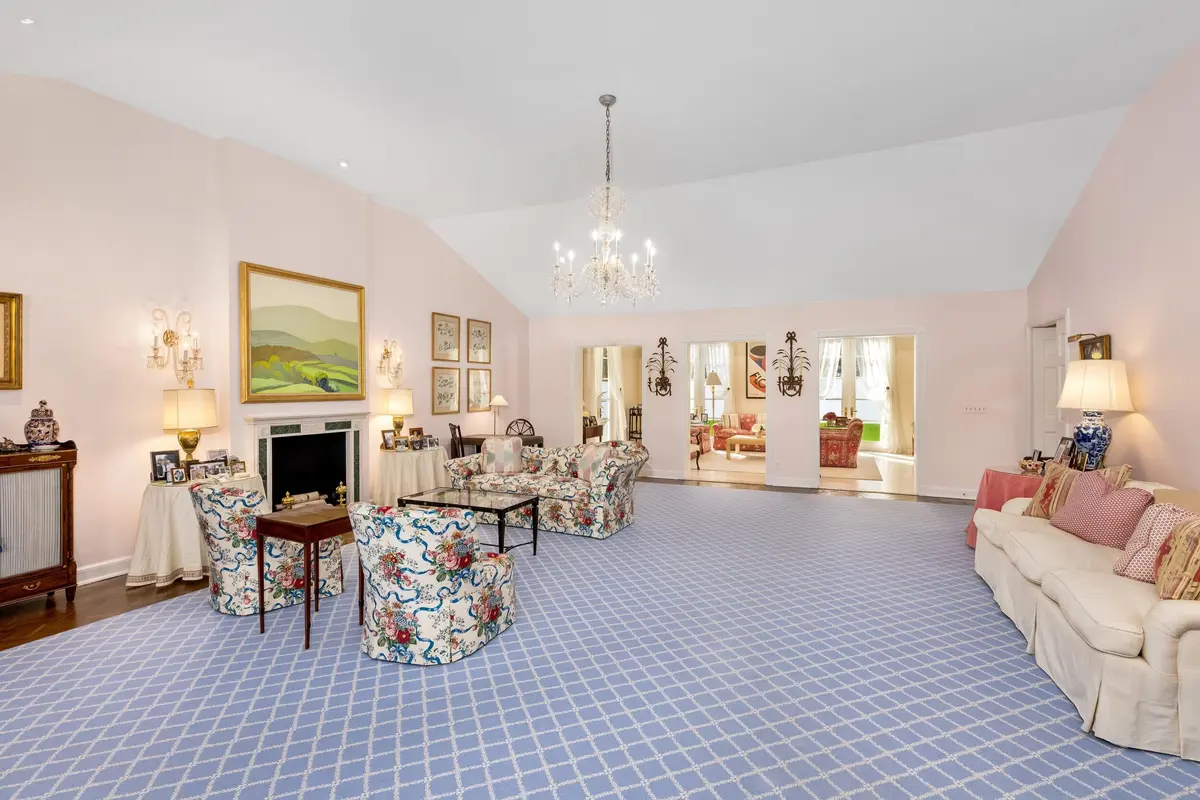 Living Area at 624 N Lake Way, Palm Beach