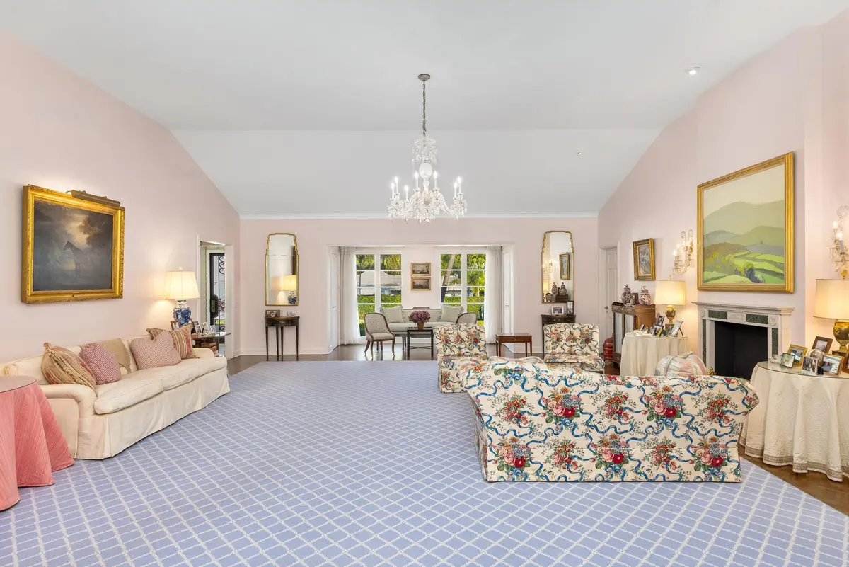 Living Area at 624 N Lake Way, Palm Beach