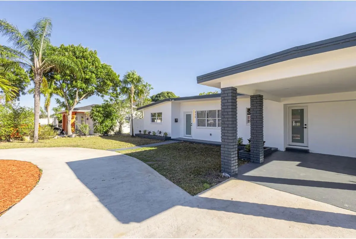 bd86cfab-8871-4da1-99f5-853f8d5e0203 at 430 E Ilex Drive, Lake Park